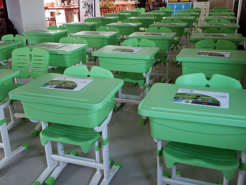 中小學(xué)生升降式課桌椅工程案例三